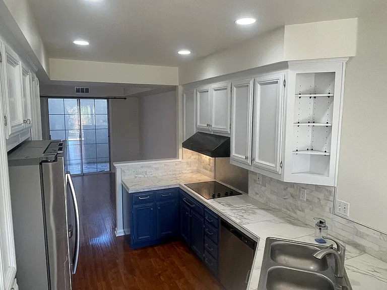 545 Glasgow Cir — Photo 4