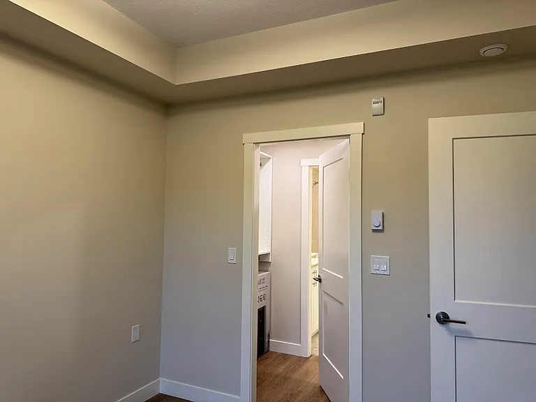 208b St — Photo 6