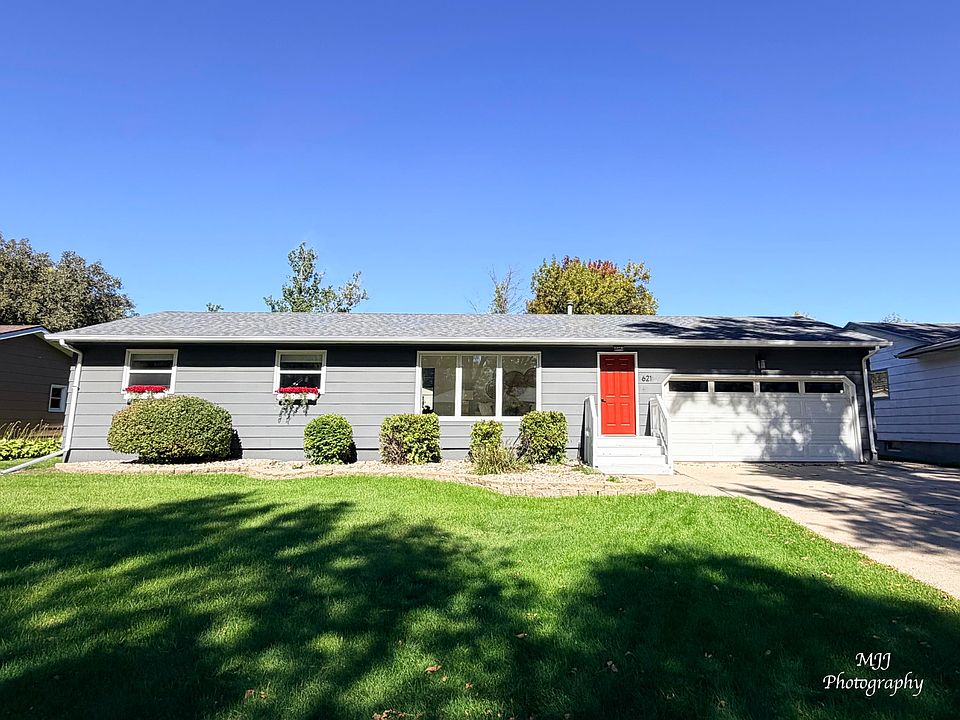 1st image of 621 17th Ave NE