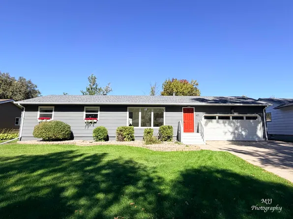 621 17th Ave NE, Aberdeen, SD 57401