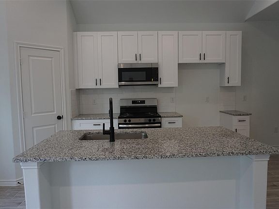 4th image of 11851 Nelwood St