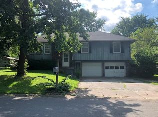 4241 S Meadowlark Dr, Springfield, MO 65810