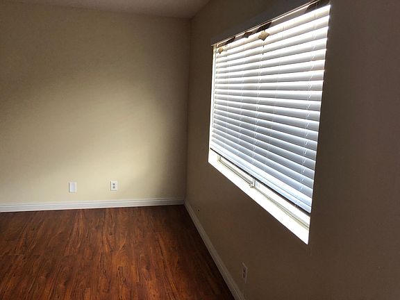 3rd image of 120 W Live Oak St