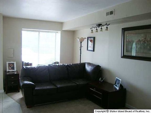 3rd image of 307 Lamberts Ln