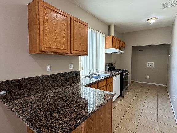 4th image of 3586 Riverside Dr #W