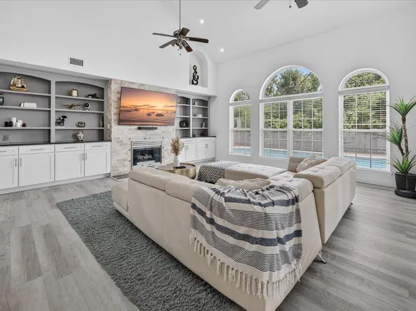 433 Emerald Pointe Dr, Mary Esther, FL 32569