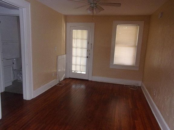 3rd image of 1206 Oak St NE APT 2