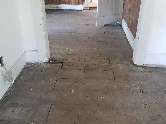 5th image of 700 18th St