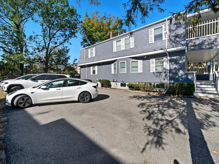 87 Floral St #1 — Photo 16