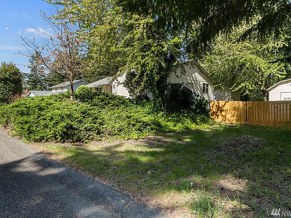 3rd image of 3317 Gonzaga Ct SE