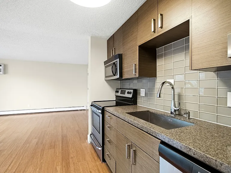 1202 Logan — Photo 14