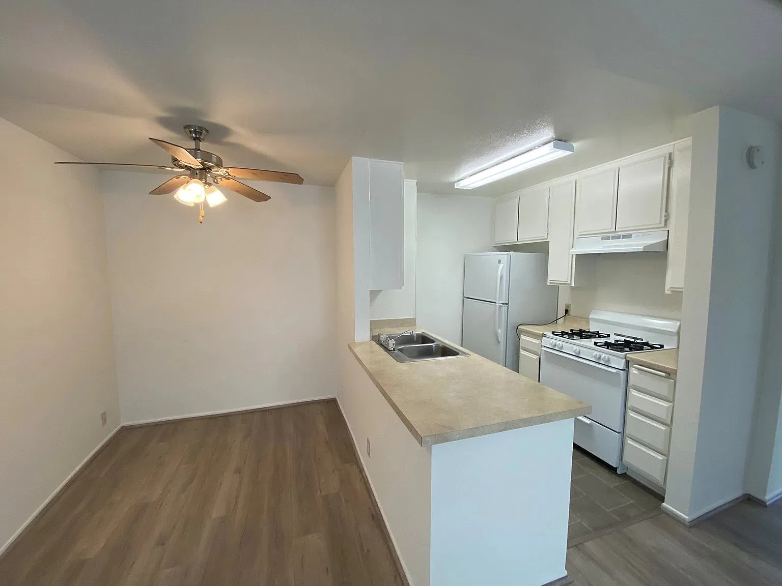 2 bed, 2.0 bath, $2,695 — Photo 3