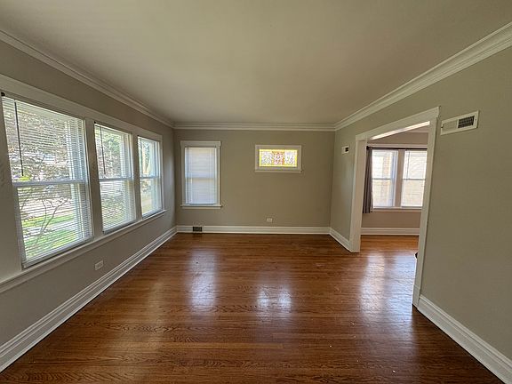 3rd image of 5713 W Wilson Ave