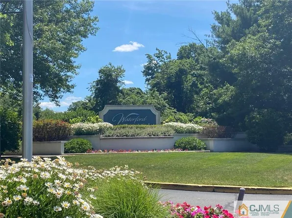 1016 Waterford Dr, Edison, NJ 08817