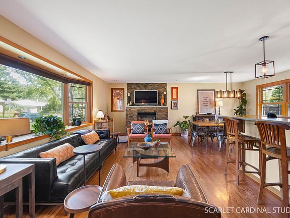 4th image of 328 Spruce Dr
