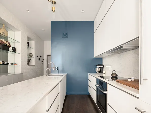 23 East 10th Street image 2 of 21