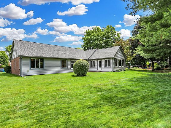 3rd image of 113 Terrace Dr