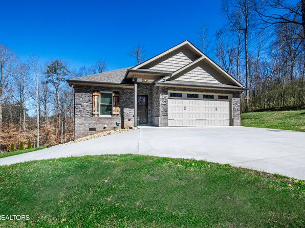 218 S Carter School Rd, Strawberry Plains, TN 37871