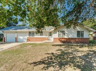 715 N Country Acres Ave, Wichita, KS 67212