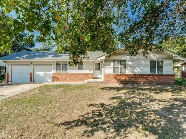 715 N Country Acres Ave, Wichita, KS 67212