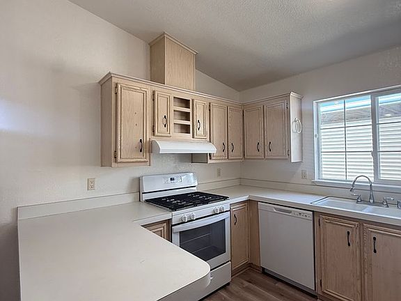 4th image of 4160 Jade St Space 40