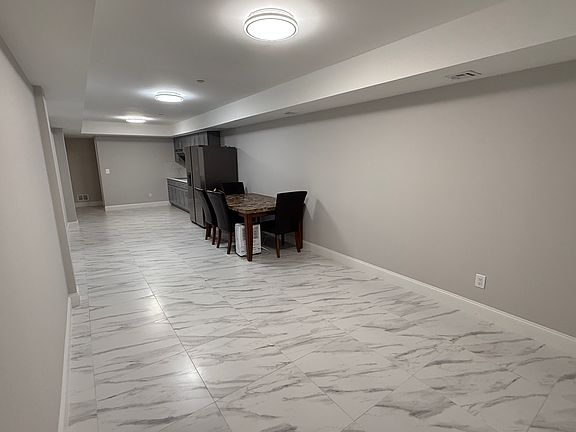4th image of 183 Mac Gregor St #1