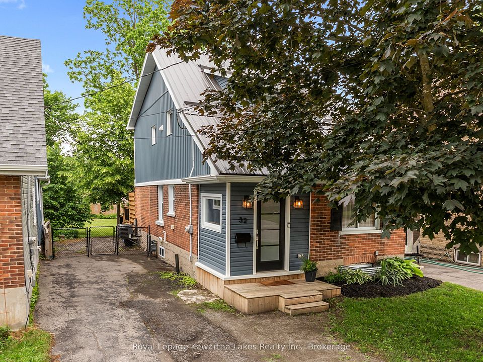 1st image of 32 Simcoe St
