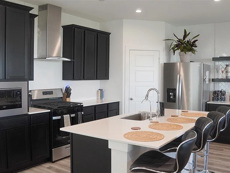2913 Crown Gate Dr — Photo 3