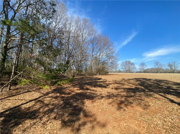 22 Majestic Shores Trl, Hartwell, GA 30643