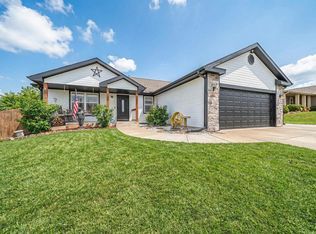 2714 Elm Creek Dr, Junction City, KS 66441