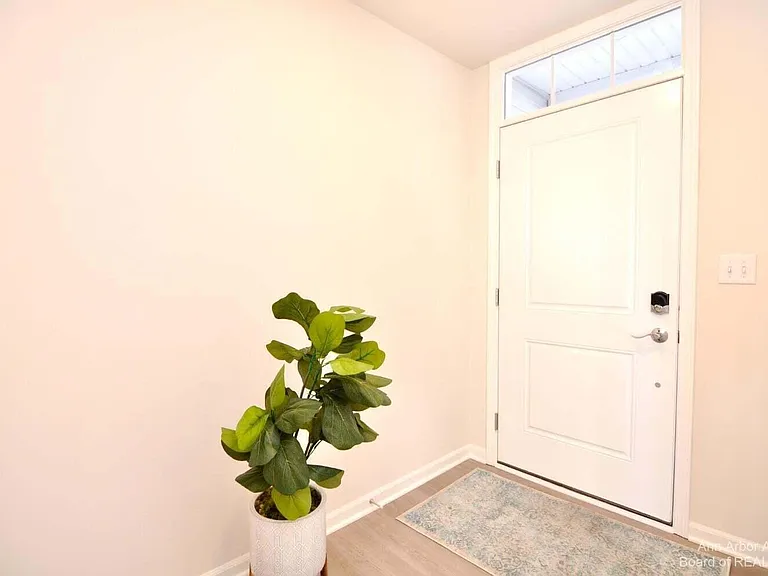 1104 Salt Springs Dr — Photo 3