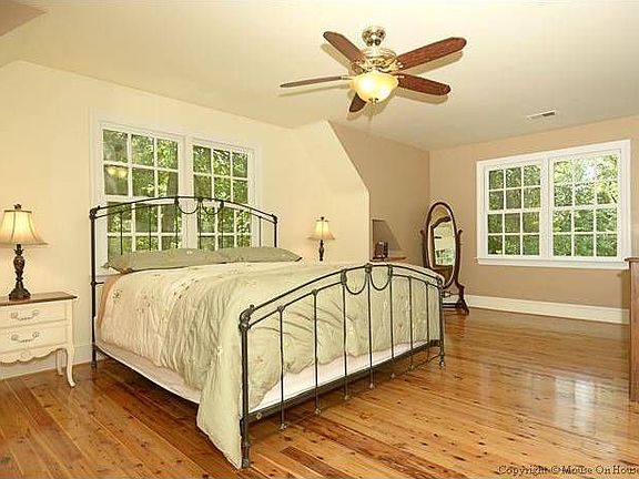 4th image of 922 Holly Run Ct