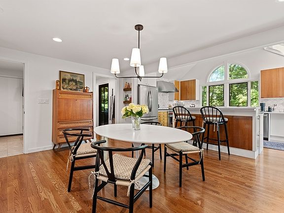 4th image of 34 Hilltop Rd