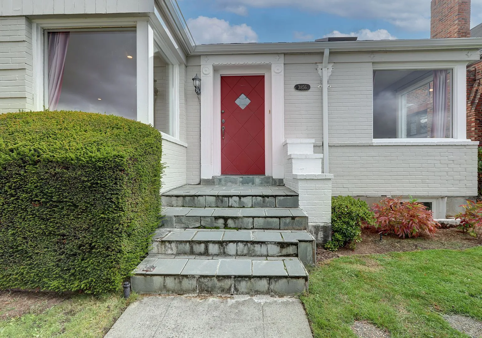 Unique Laurelhurst 3 Bedrooms with 2 Bathrooms Home Close to UW! — Photo 3
