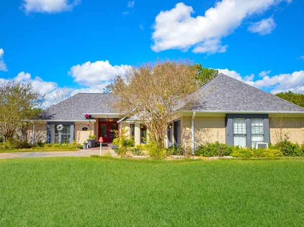 807 Trochta St, El Campo, TX 77437