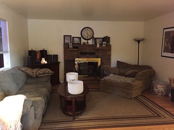 Living Room with fireplace