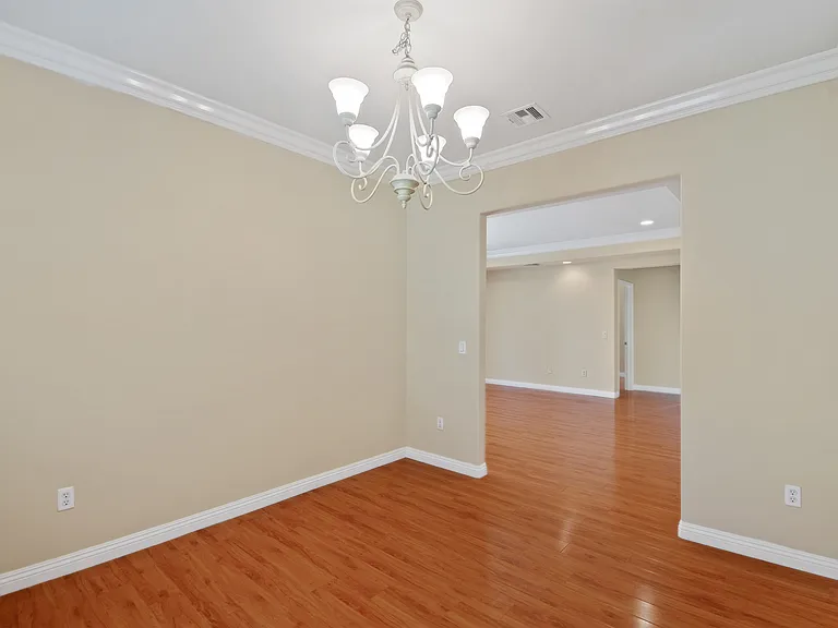 1160 E Grand Ave — Photo 8