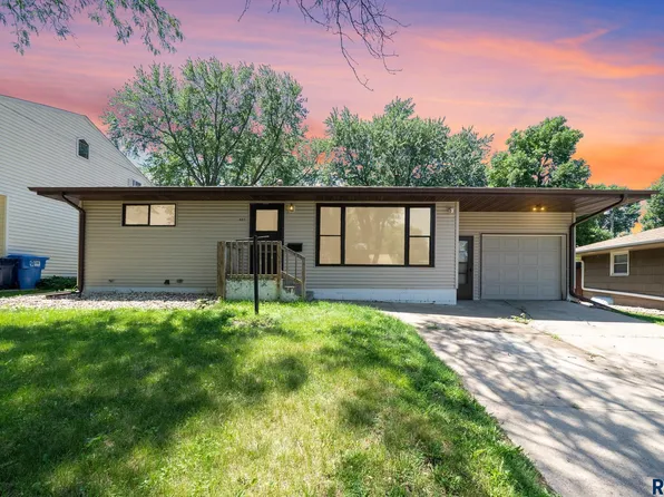 805 S Bahnson Ave, Sioux Falls, SD 57103