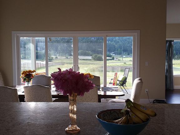 Serene and peaceful locale but 3 minutes to town