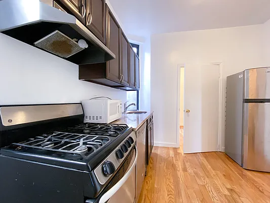 Rented by City Connections Realty | media 8