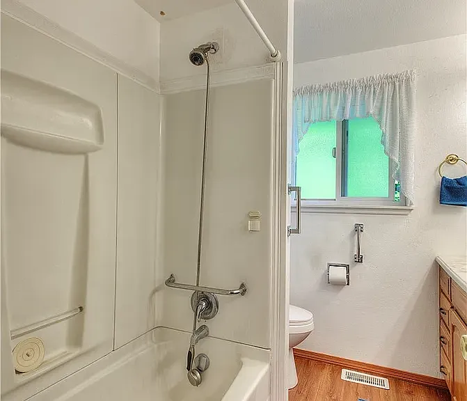 2920 NE 8th Pl — Photo 17