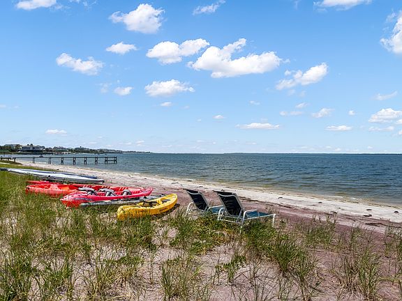 4th image of 580 Dune Rd #5