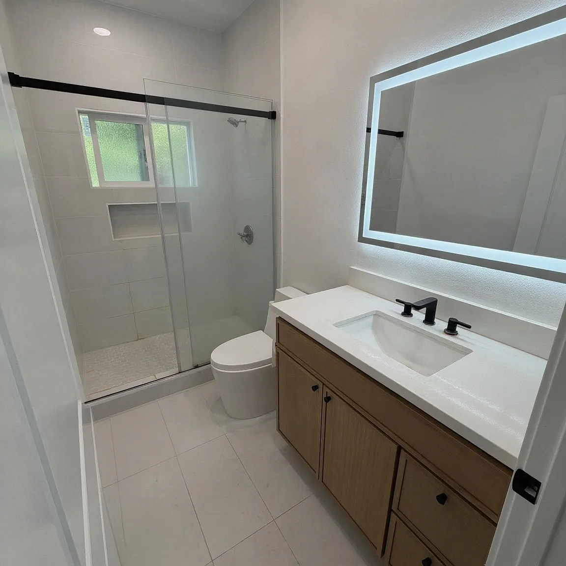 2 bed, 746 sqft, $3,000 — Photo 2