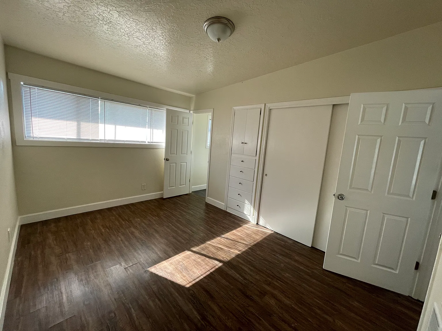 1 bed, 750 sqft, $1,350 — Photo 3