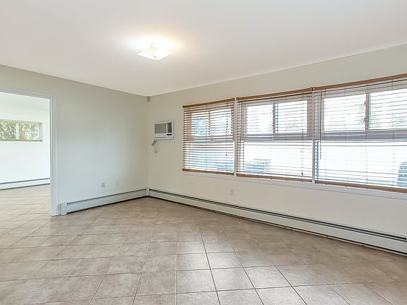 5th image of 26 Polo Ln