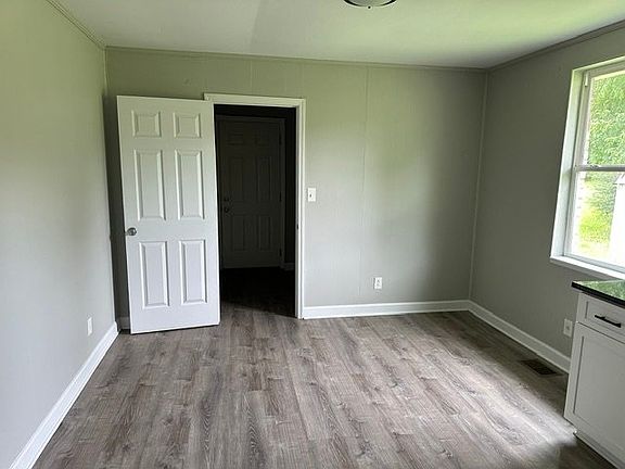3rd image of 803 King Dr