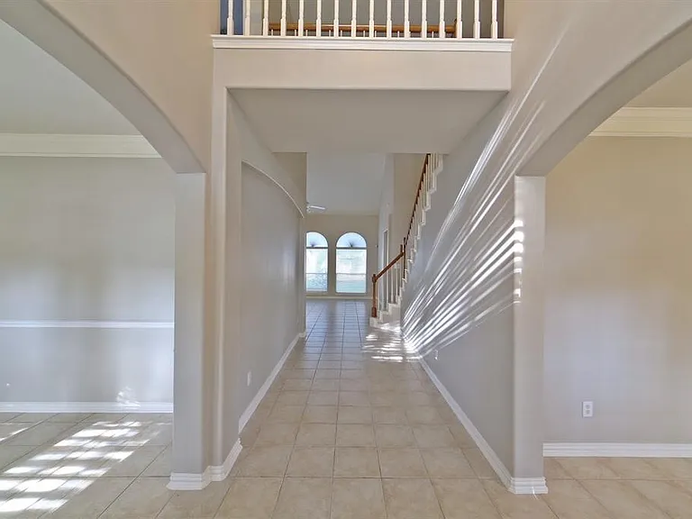 407 Groveton Ridge Ln — Photo 2