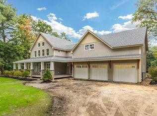576 Lowell St, Lynnfield, MA 01940