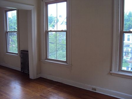 1st image of 149 Montgomery St APT 3