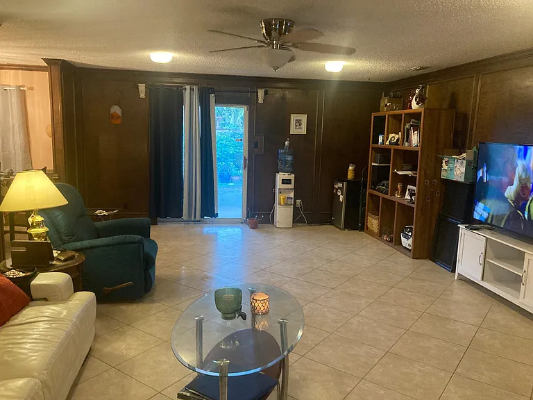 125 E Upas Ave — Photo 14